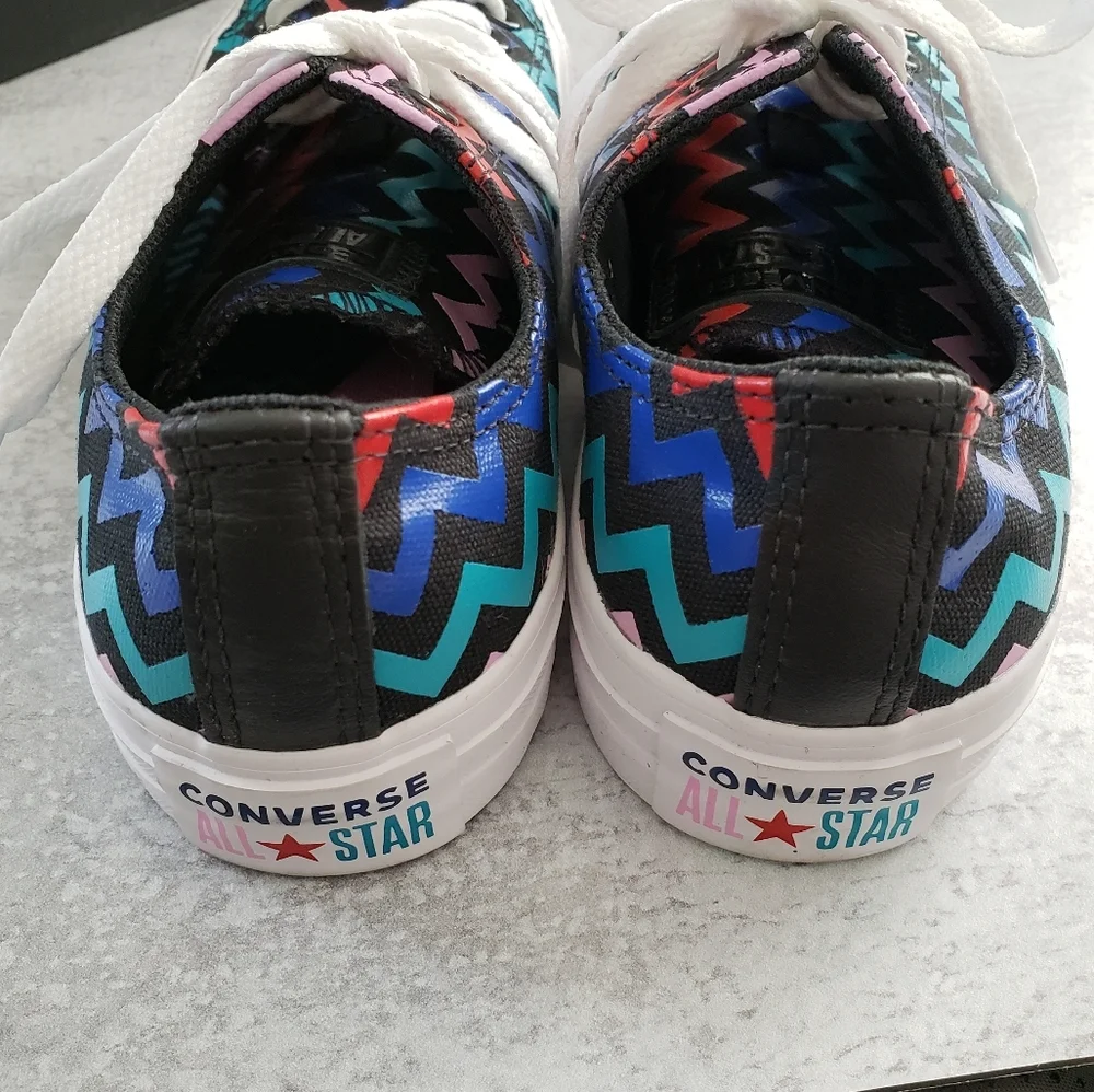 Converse CTAS VLTG Low Top Sneakers Chevron Heart Black Blue Pink SZ 6.5 - Picture 4 of 7